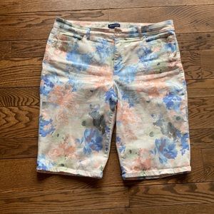 Bandilino riley 16 stretch floral Bermuda